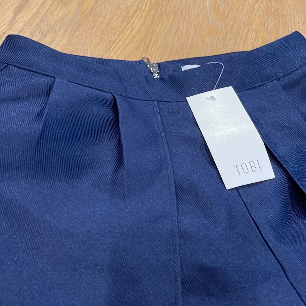 TOBI NAVY SKORT